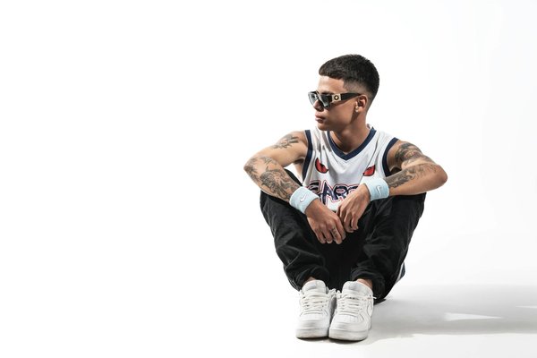 Quels sont les essentiels de la garde-robe féminine pour cette saison ?